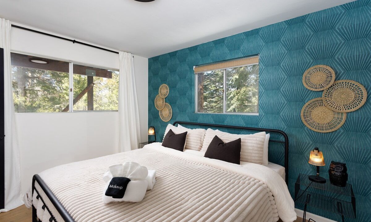 Photo of Bedroom in Twin Peaks