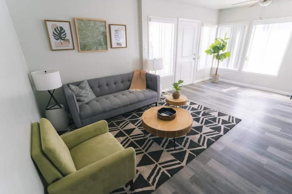 Photo of Livingroom in South Wrigley