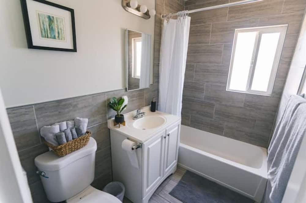 Photo of Bathroom in South Wrigley