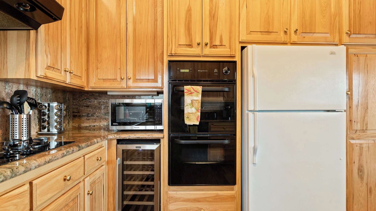 Photo of Kitchen in Lake Arrowhead