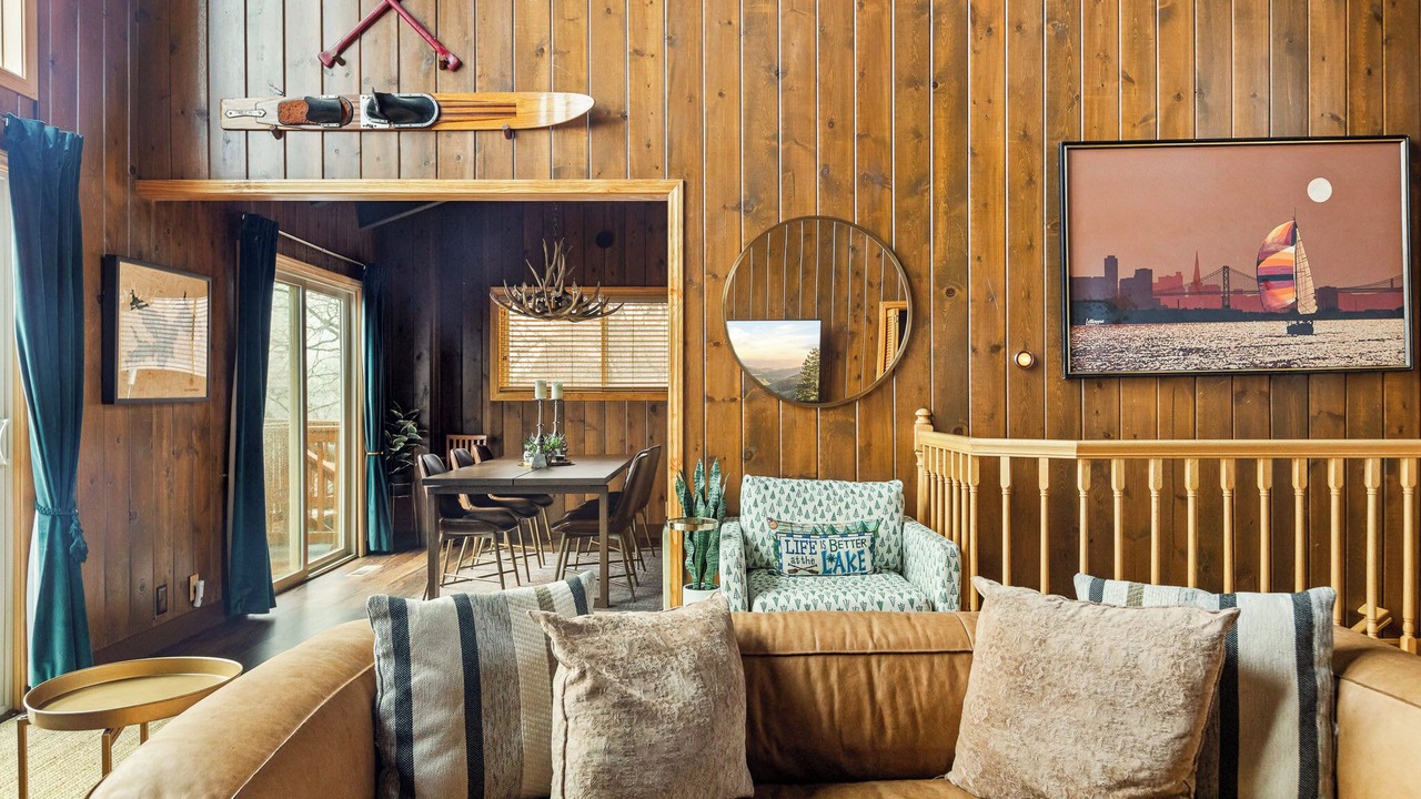 Photo of Livingroom in Lake Arrowhead
