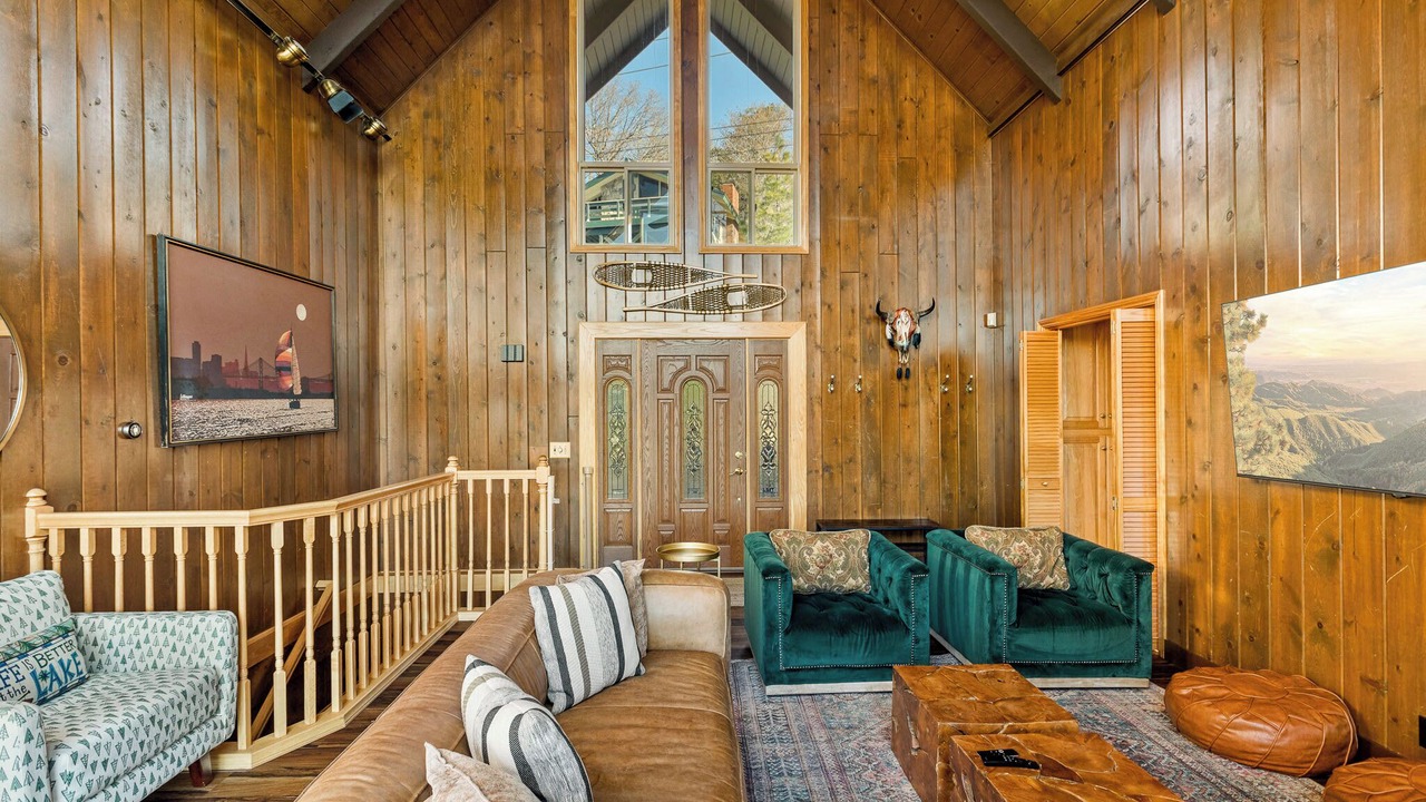 Photo of Livingroom in Lake Arrowhead
