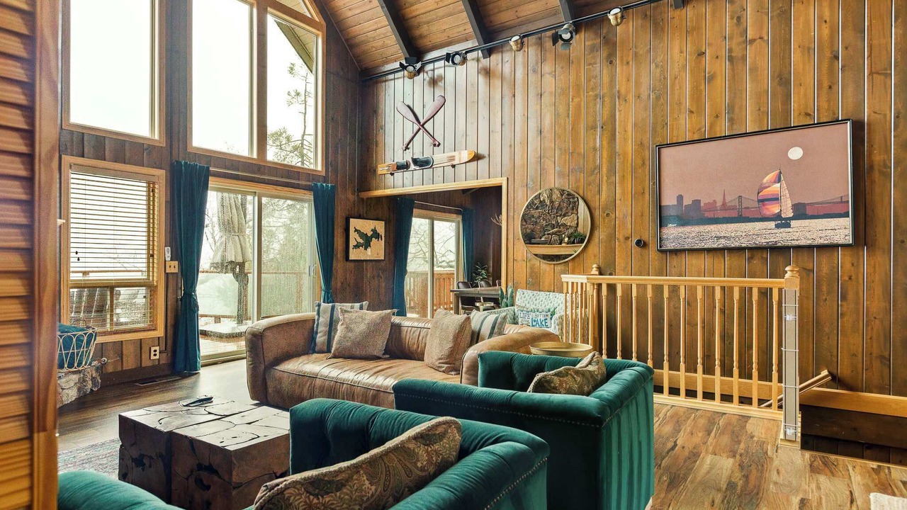 Photo of Livingroom in Lake Arrowhead