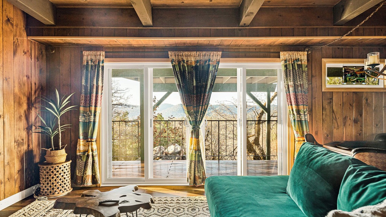 Photo of Livingroom in Lake Arrowhead