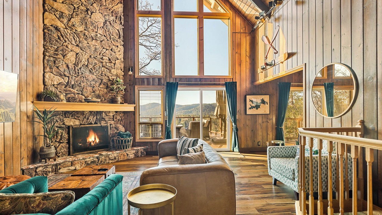 Photo of Livingroom in Lake Arrowhead