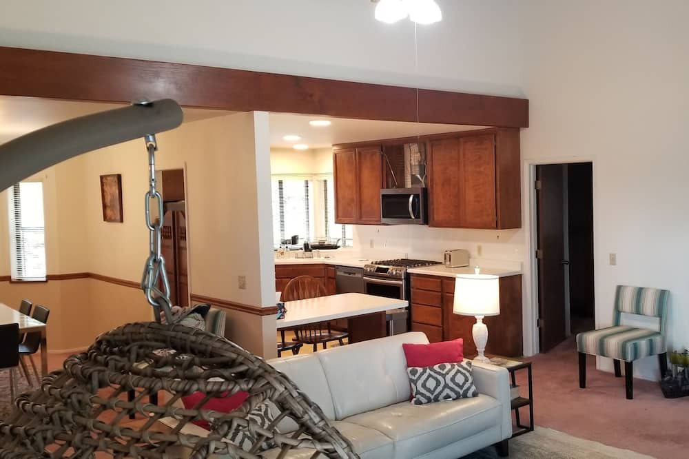 Photo of Livingroom in Mariposa