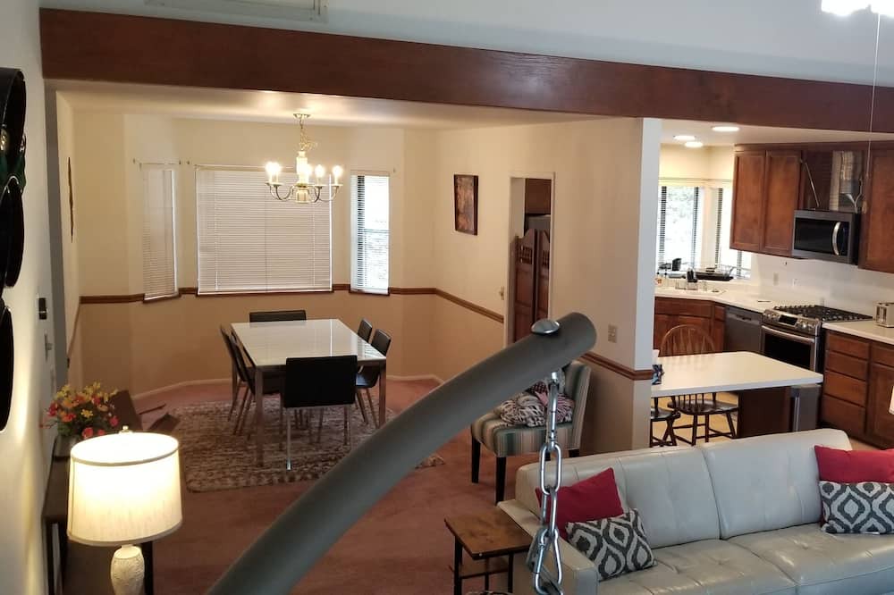 Photo of Livingroom in Mariposa