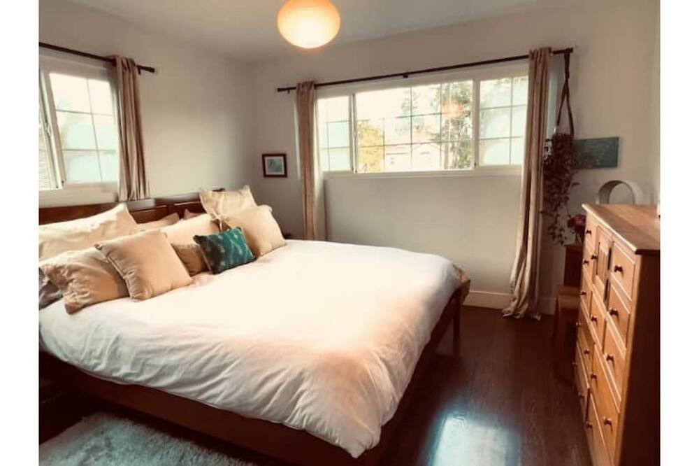 Photo of Bedroom in Mount Carmel