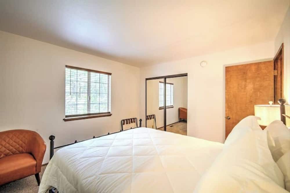 Photo of Bedroom in Crestline