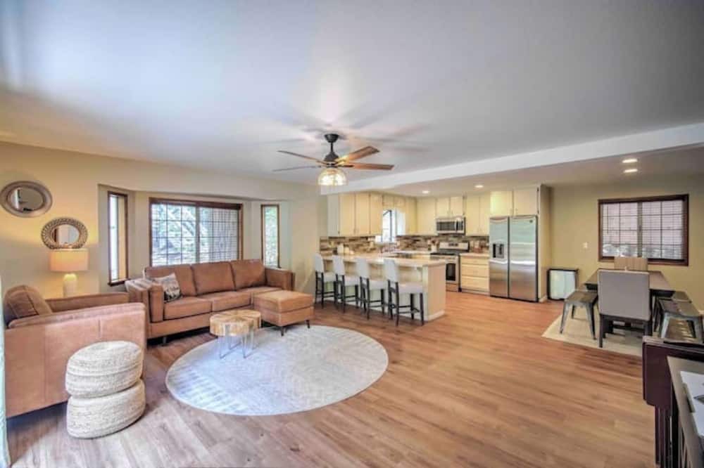 Photo of Livingroom in Crestline