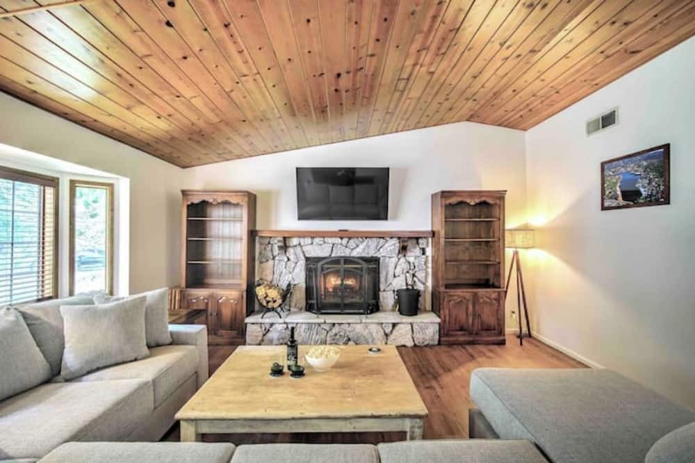 Photo of Livingroom in Crestline