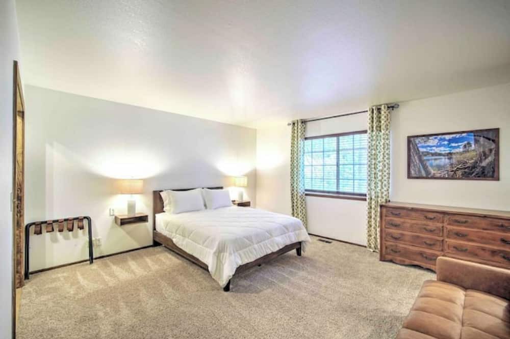 Photo of Bedroom in Crestline