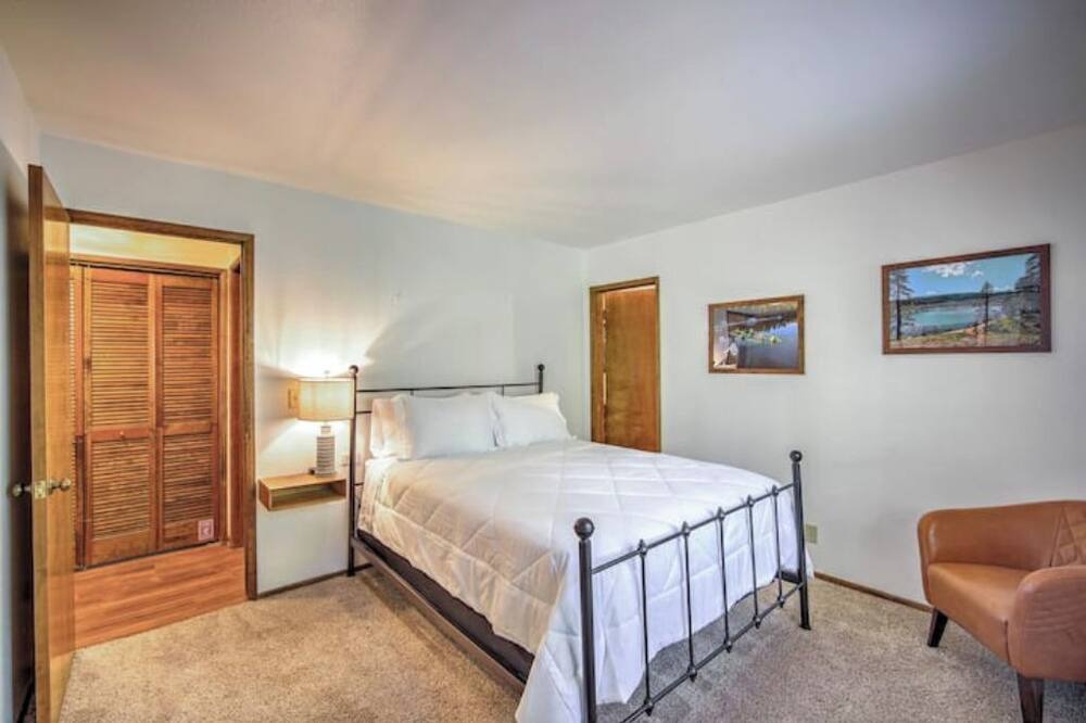 Photo of Bedroom in Crestline
