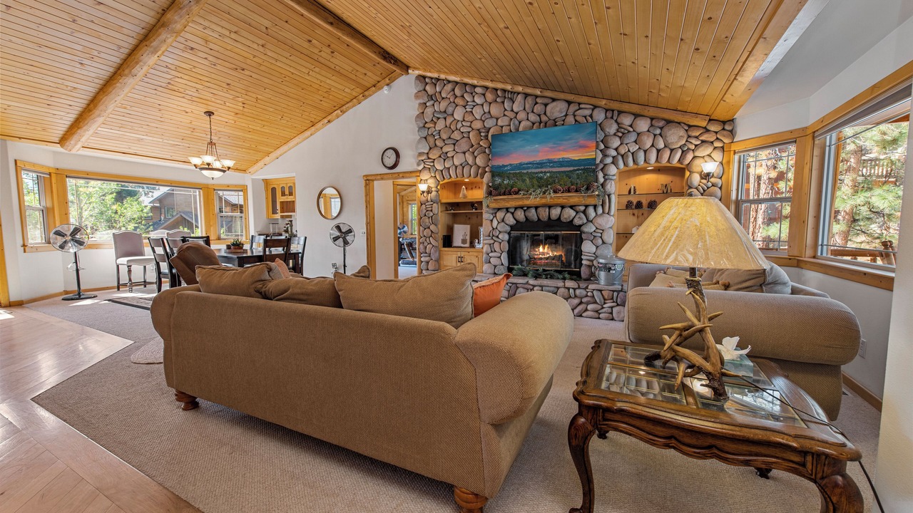 Photo of Livingroom in Castle Glen Estates