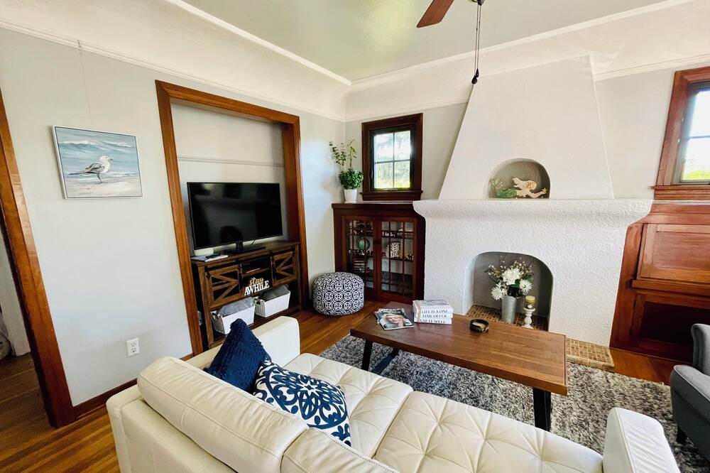 Photo of Livingroom in Belmont Heights