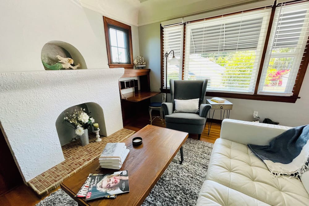 Photo of Livingroom in Belmont Heights