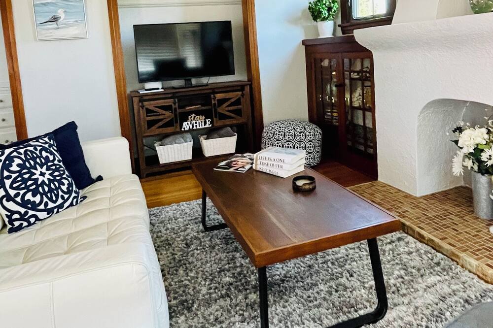 Photo of Livingroom in Belmont Heights
