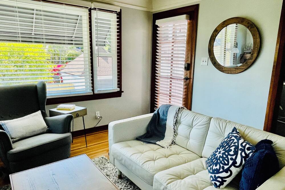 Photo of Livingroom in Belmont Heights