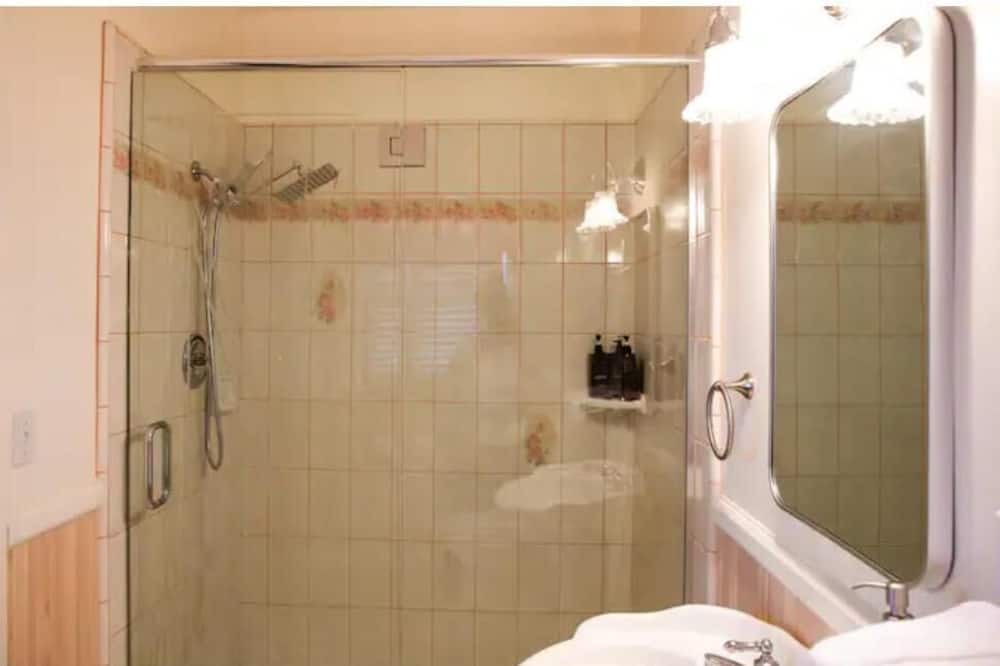 Photo of Bathroom in Wrightwood