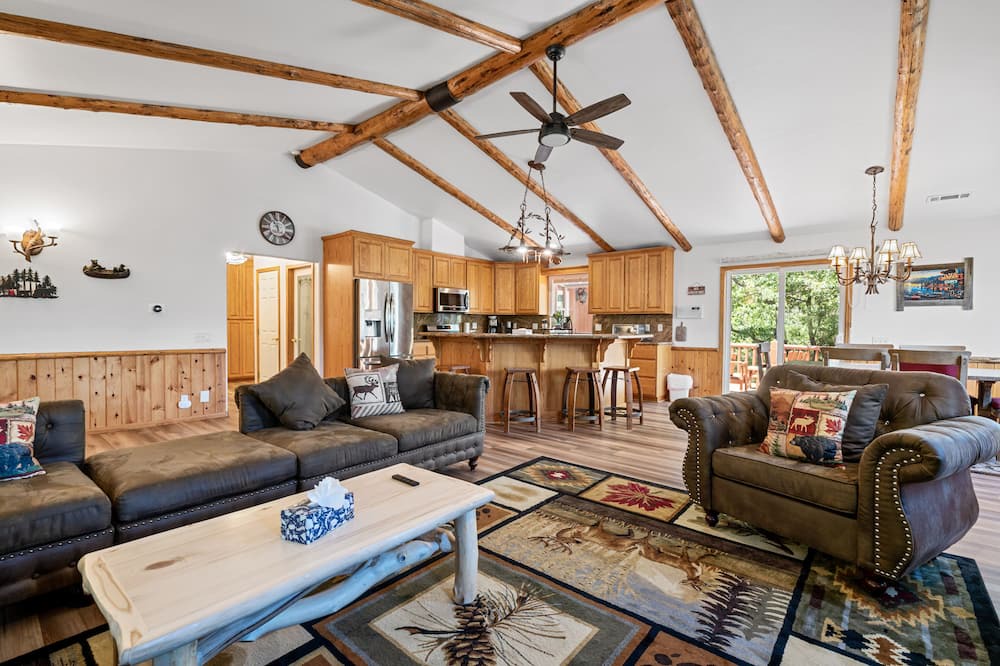 Photo of Livingroom in Castle Glen Estates