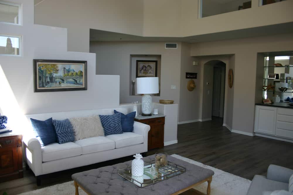 Photo of Livingroom in Coto de Caza