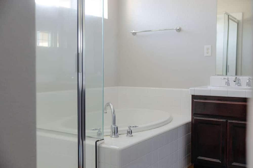 Photo of Bathroom in Antelope