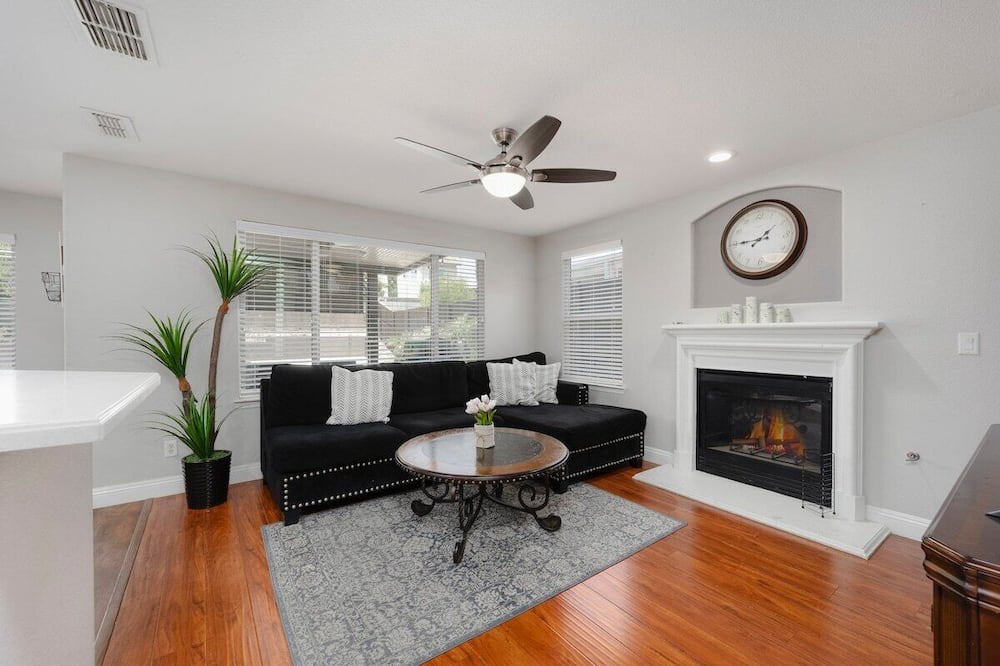 Photo of Livingroom in Antelope