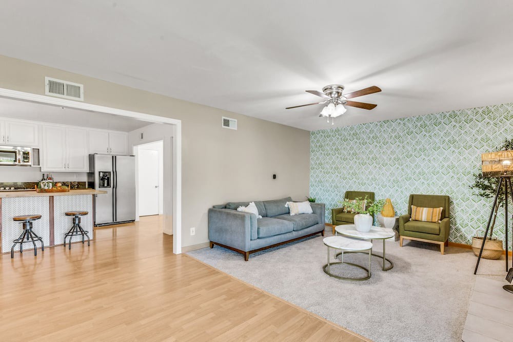 Photo of Livingroom in Santa Clarita