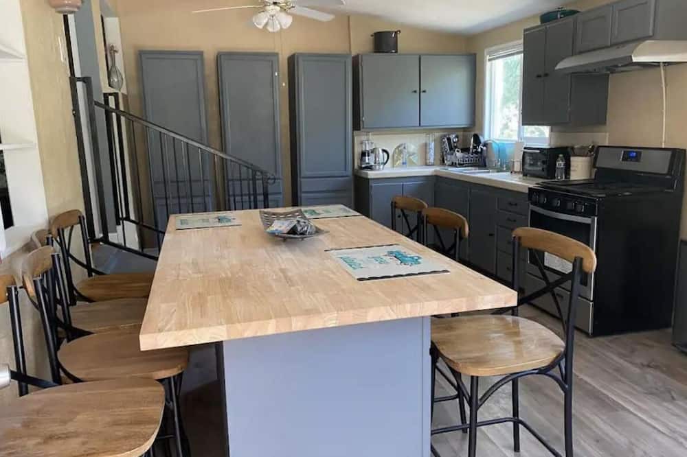 Photo of Kitchen in Pearblossom
