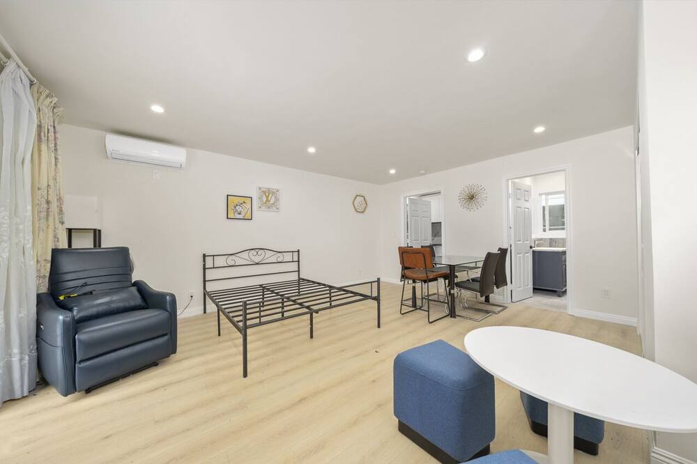 Photo of Livingroom in Lamanda Park