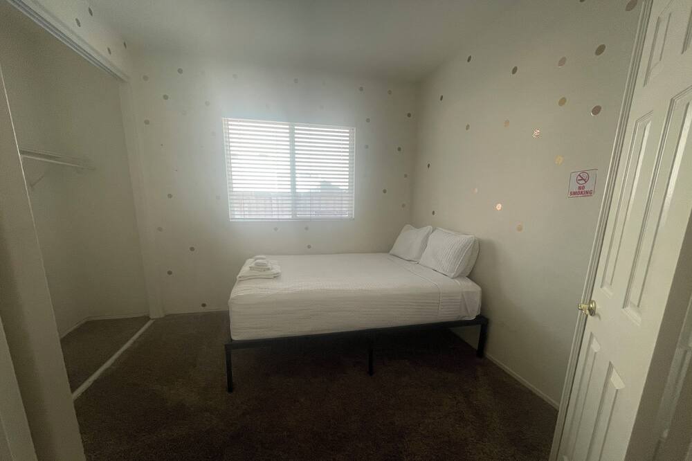 Photo of Bedroom in Glen Avon