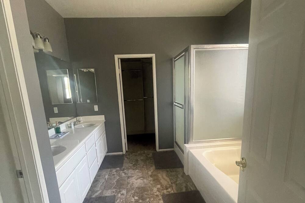 Photo of Bedroom in Glen Avon