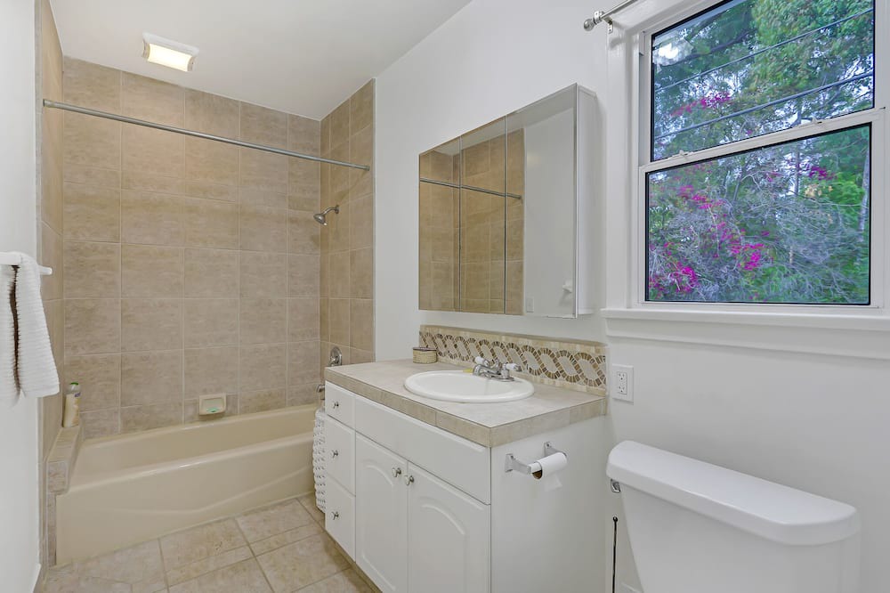 Photo of Bathroom in The Flats