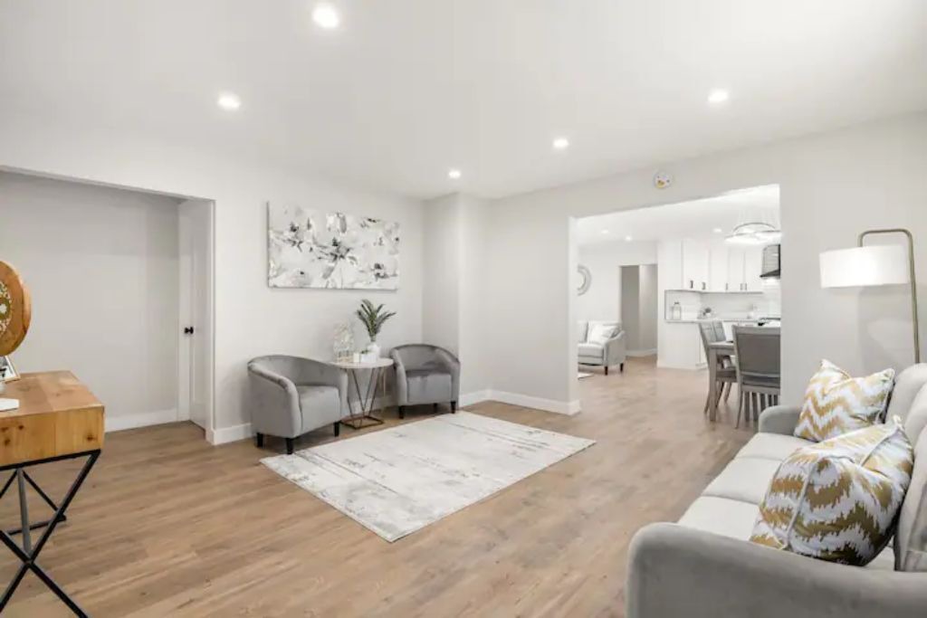 Photo of Livingroom in Paramount