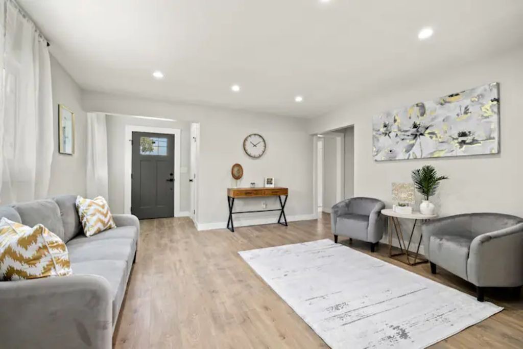 Photo of Livingroom in Paramount