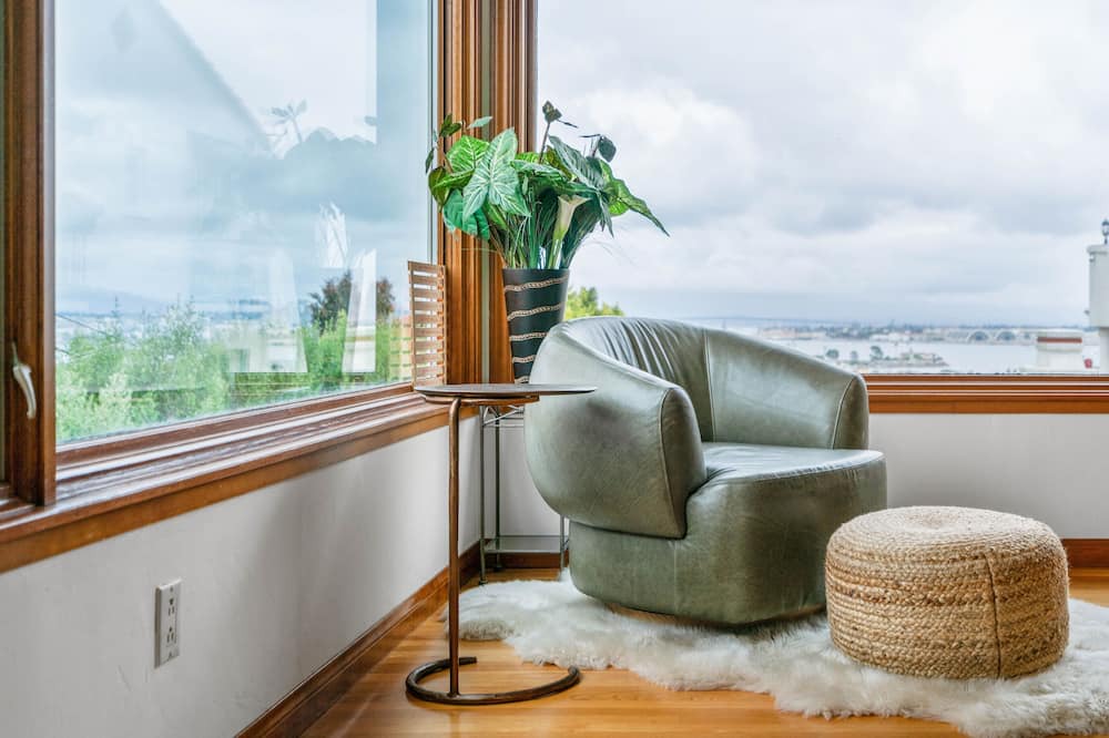 Photo of Livingroom in Roseville - Fleet Ridge