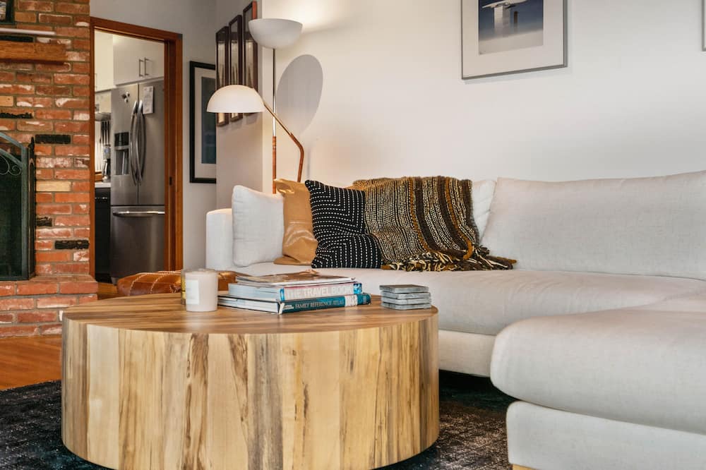 Photo of Livingroom in Roseville - Fleet Ridge