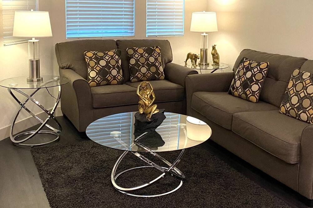 Photo of Livingroom in Downey