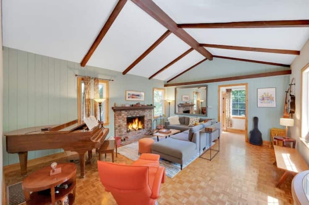 Photo of Livingroom in Chatsworth