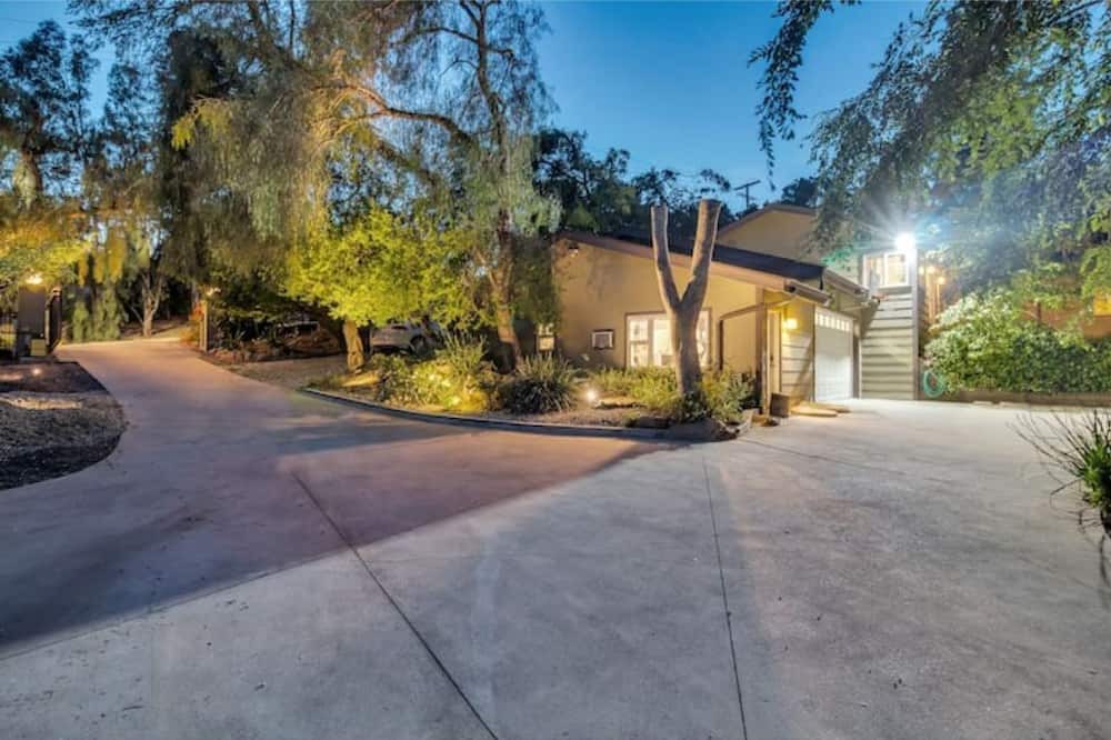 Photo of Outdoor in Chatsworth