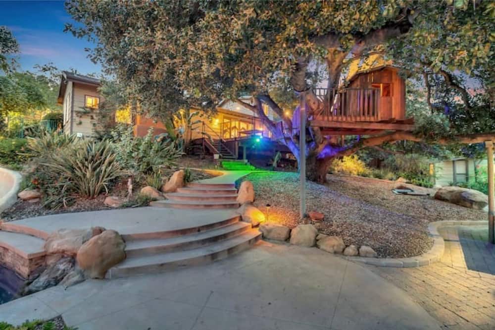 Photo of Outdoor in Chatsworth