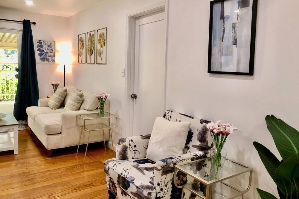 Photo of Livingroom in Ashland