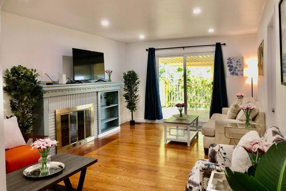 Photo of Livingroom in Ashland