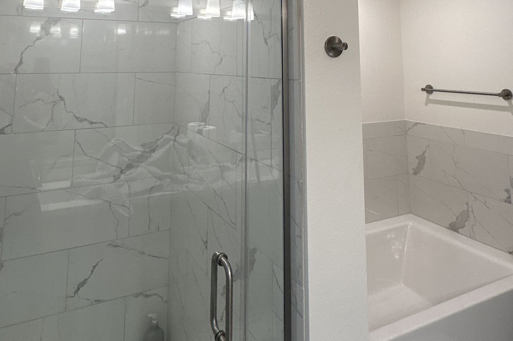 Photo of Bathroom in Warner Center