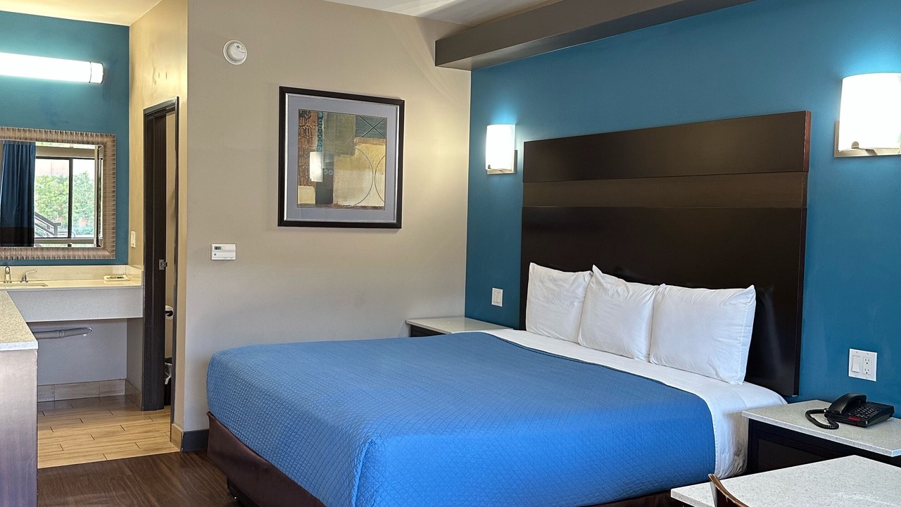 Photo of Bedroom in Maywood