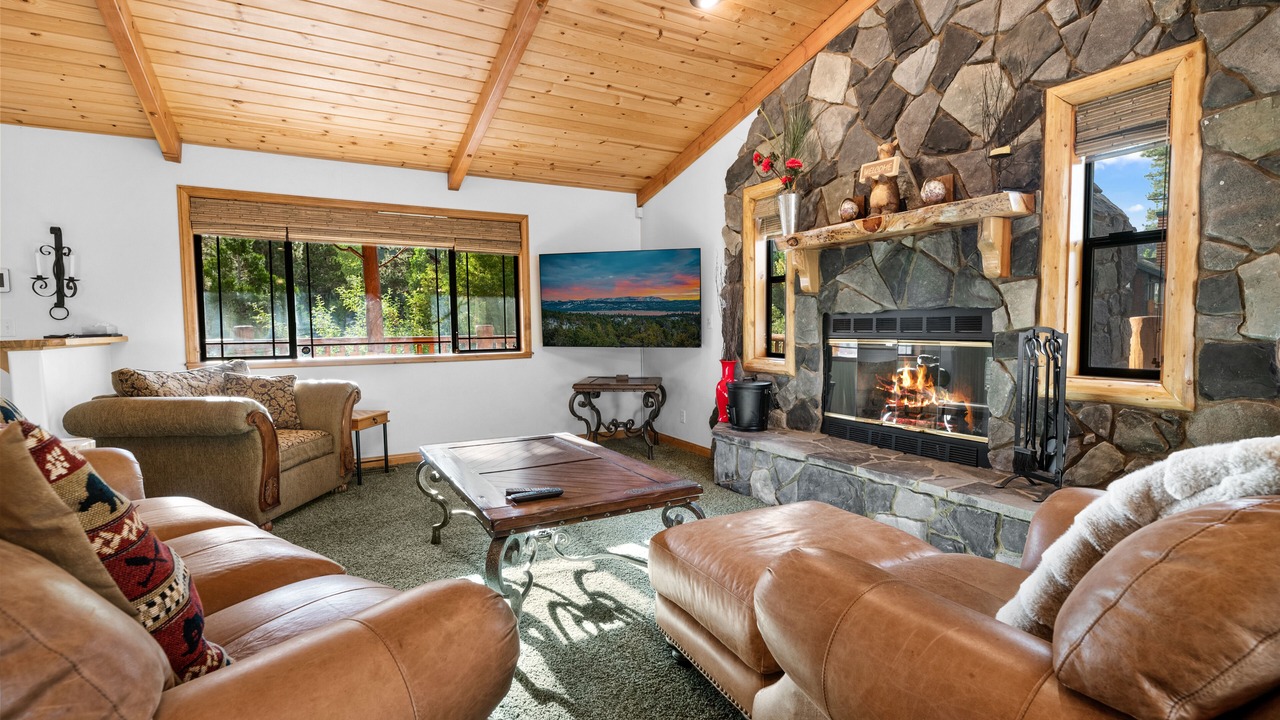Photo of Livingroom in Castle Glen Estates