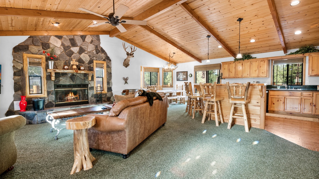 Photo of Livingroom in Castle Glen Estates