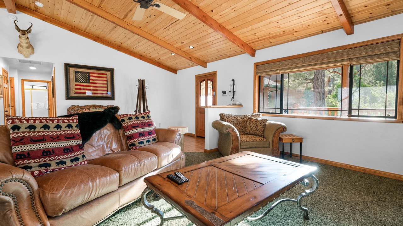 Photo of Livingroom in Castle Glen Estates