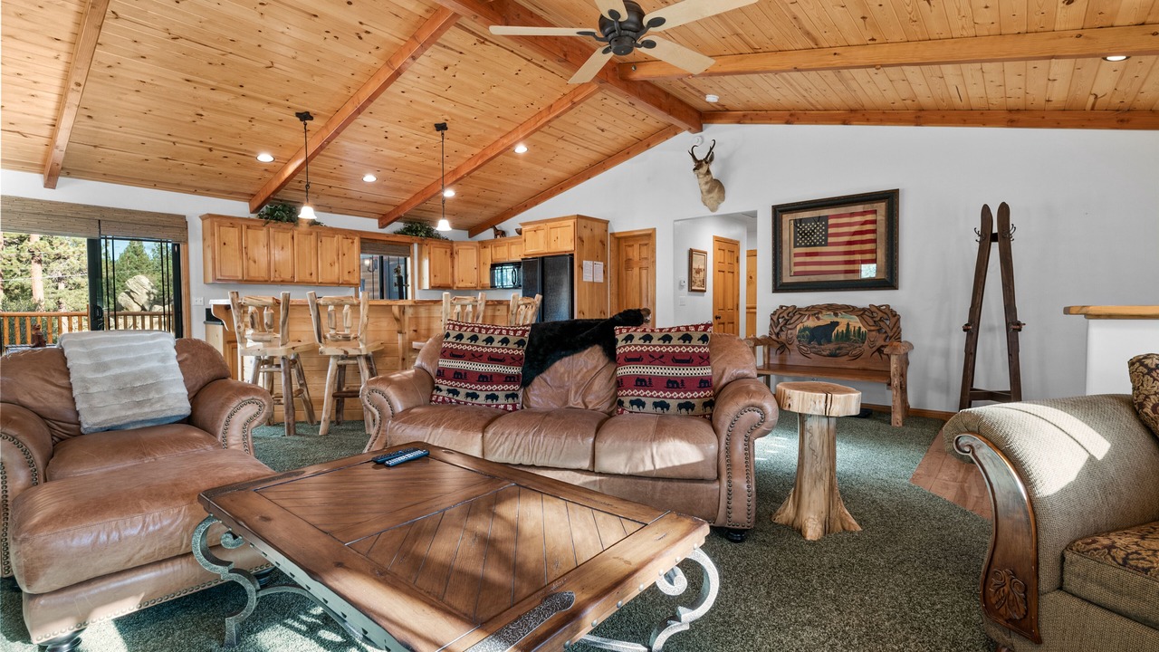 Photo of Livingroom in Castle Glen Estates