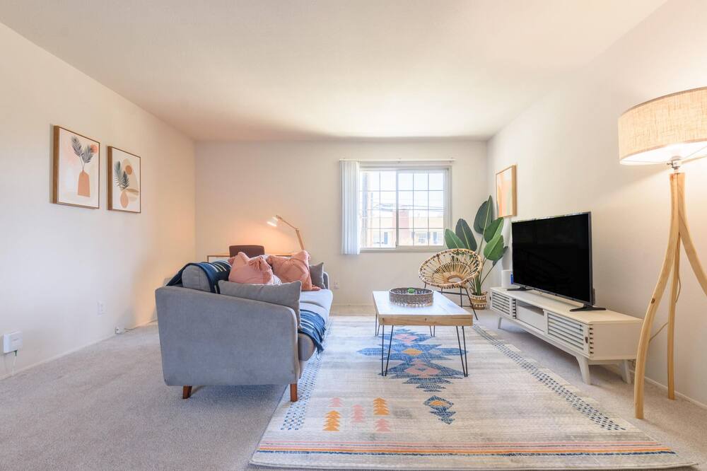 Photo of Livingroom in East Side Costa Mesa
